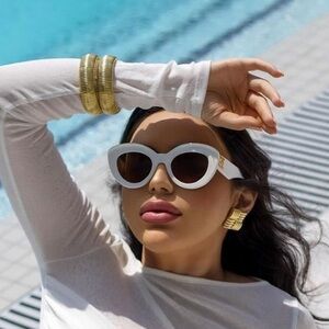 SOLD OUT LOEWE Cat Eye 50mm White Sunglasses LW40051l